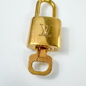 Louis Vuitton Gold Padlocks Key Set #307